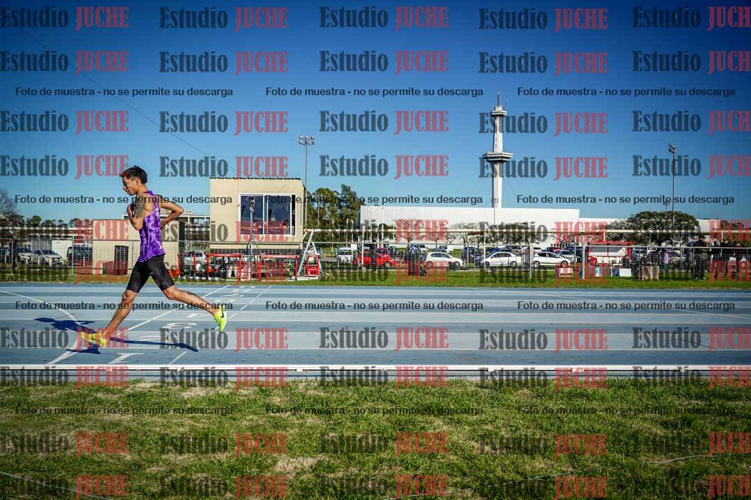 Fotos de los 3000 m con obstáculos de varones