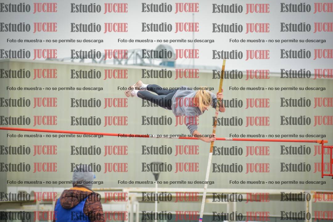 Fotos del salto con garrocha de mujeres y varones