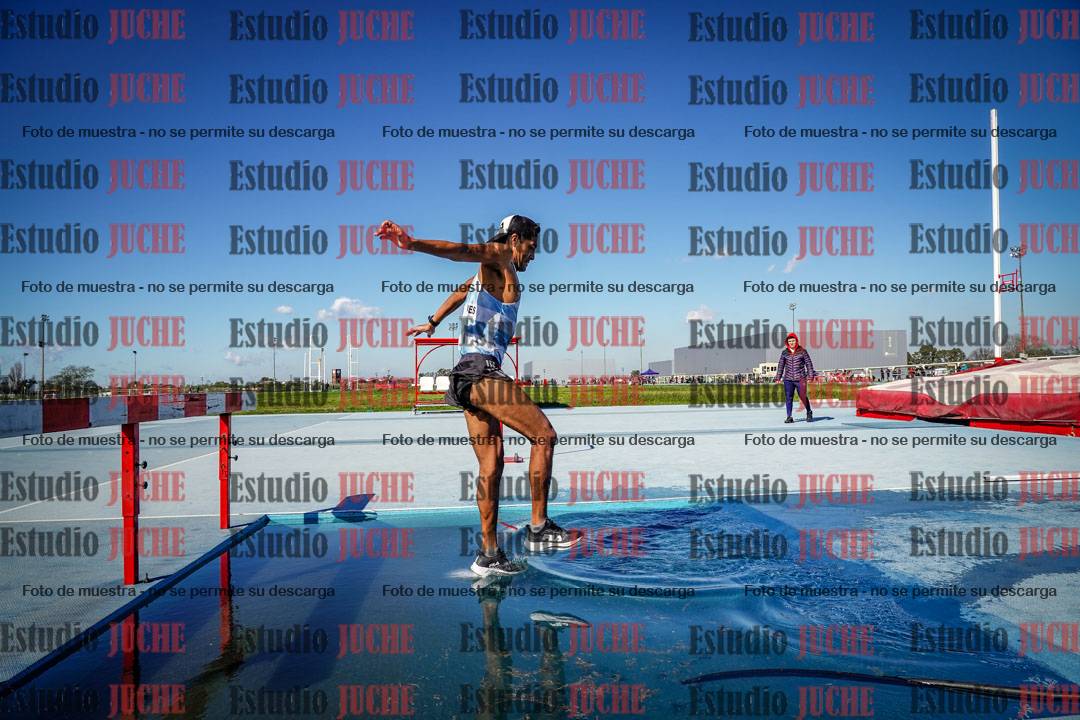 Fotos de los 3000 m con obstáculos de varones