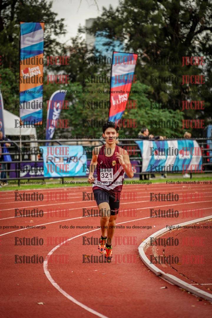 Fotos de los 2000 m con obstáculos de varones