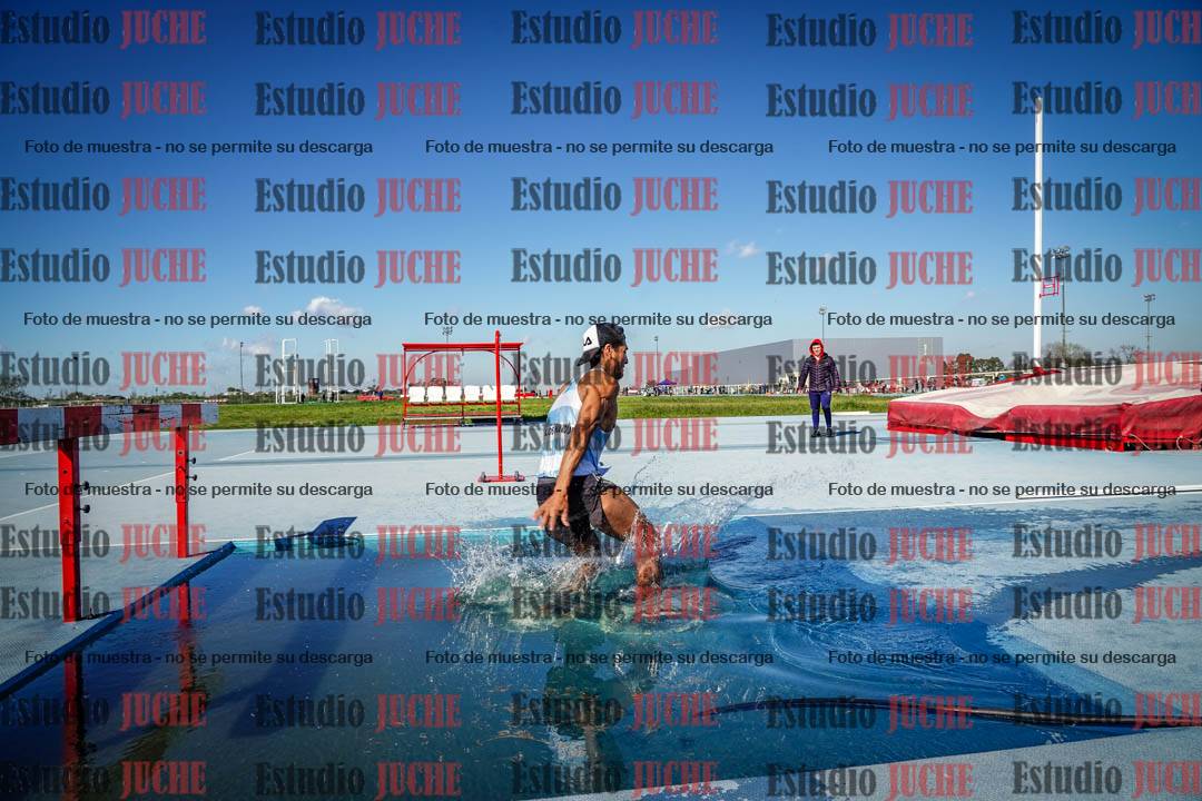 Fotos de los 3000 m con obstáculos de varones