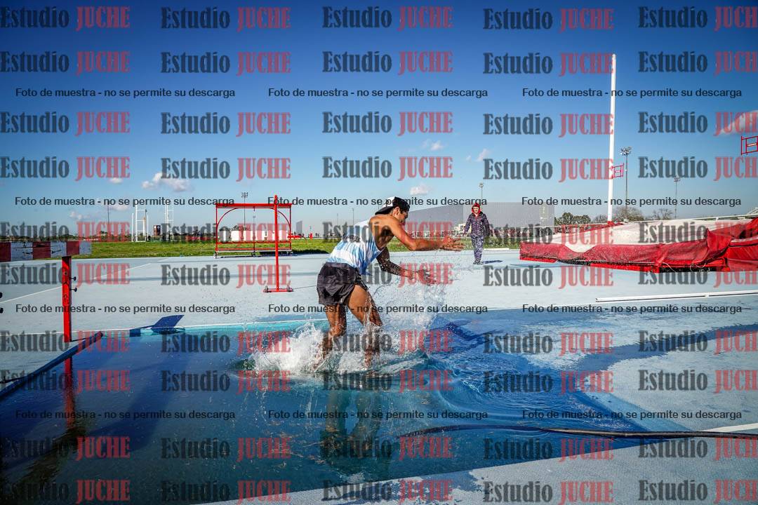 Fotos de los 3000 m con obstáculos de varones