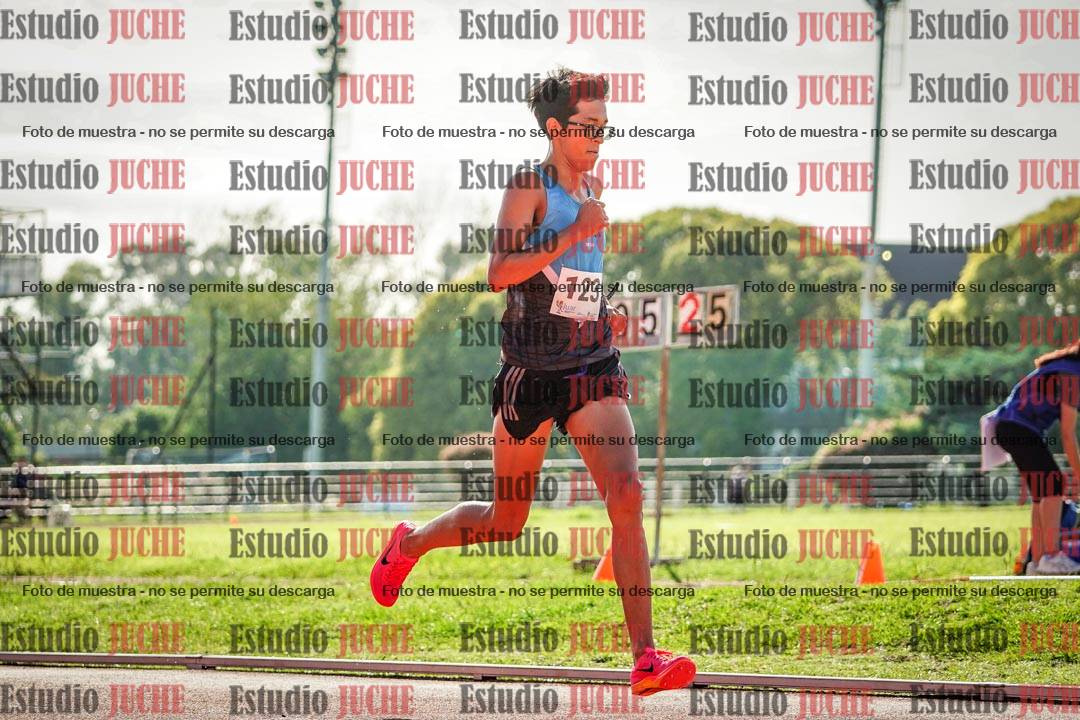 Fotos de los 3000 m con obstáculos de varones