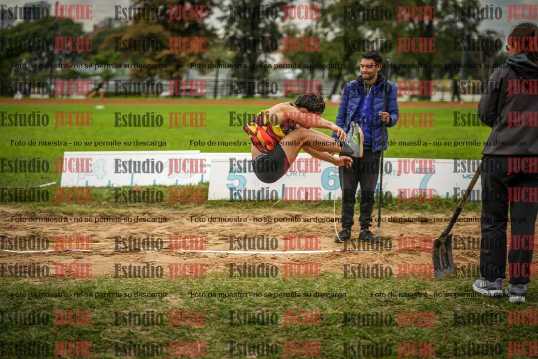 Fotos del salto en largo - varones mayores