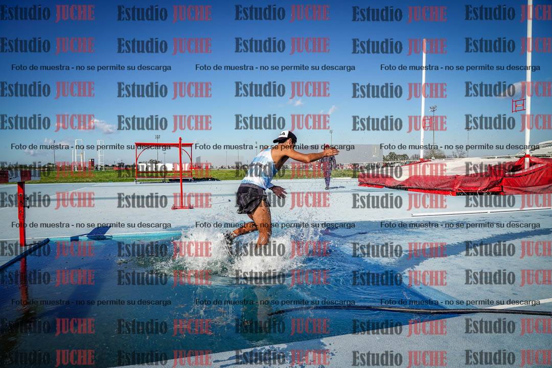 Fotos de los 3000 m con obstáculos de varones
