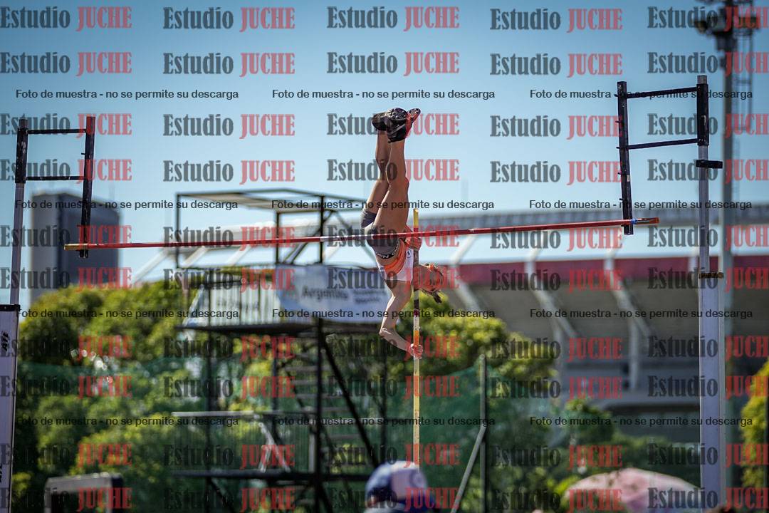 Fotos del salto con garrocha de mujeres y varones