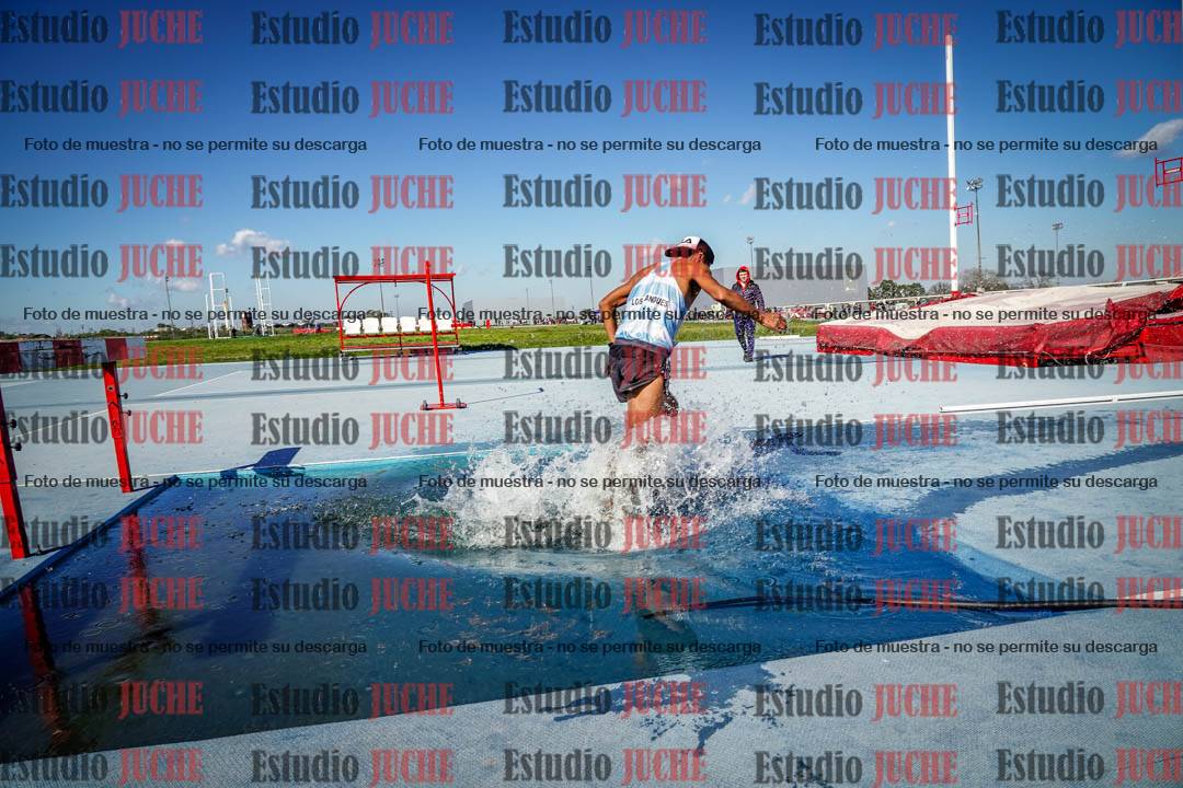 Fotos de los 3000 m con obstáculos de varones
