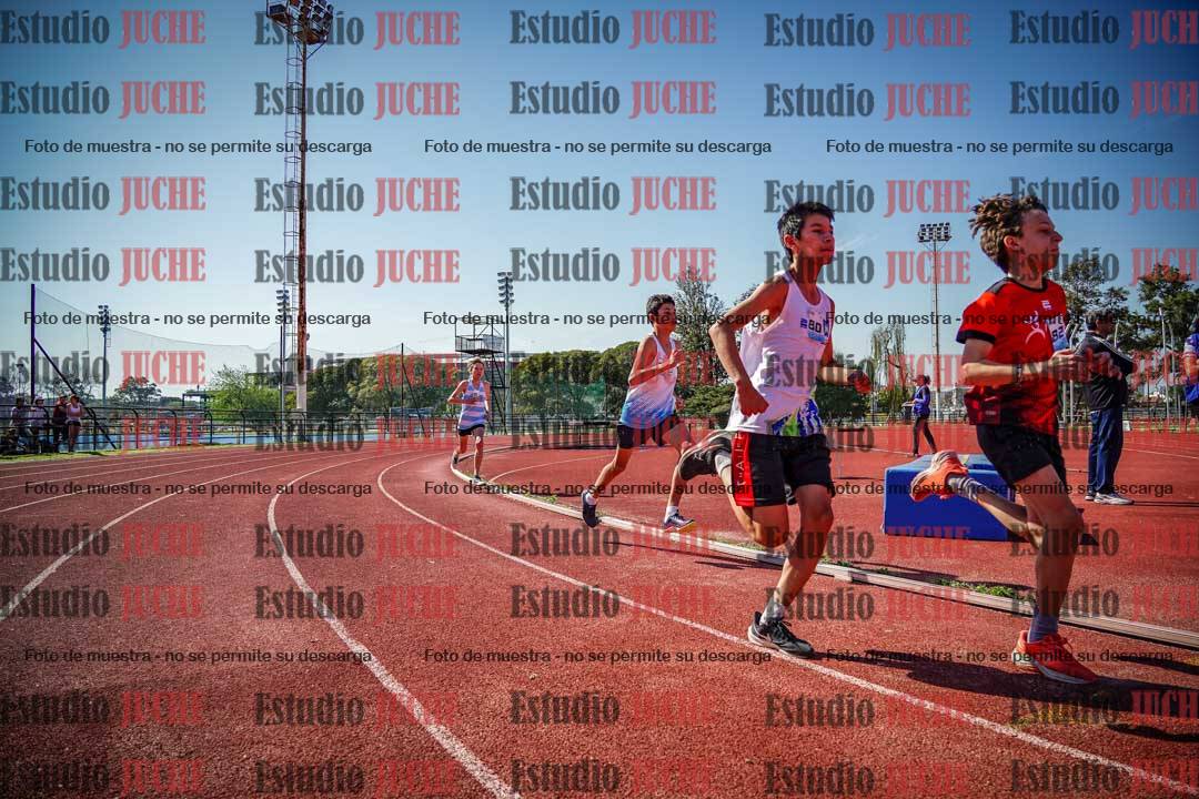 Fotos de los 600 m llanos de varones - U16