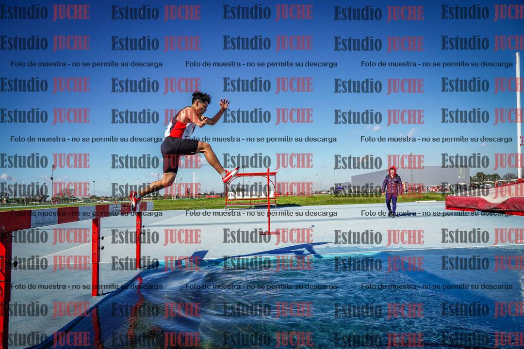 Fotos de los 3000 m con obstáculos de varones