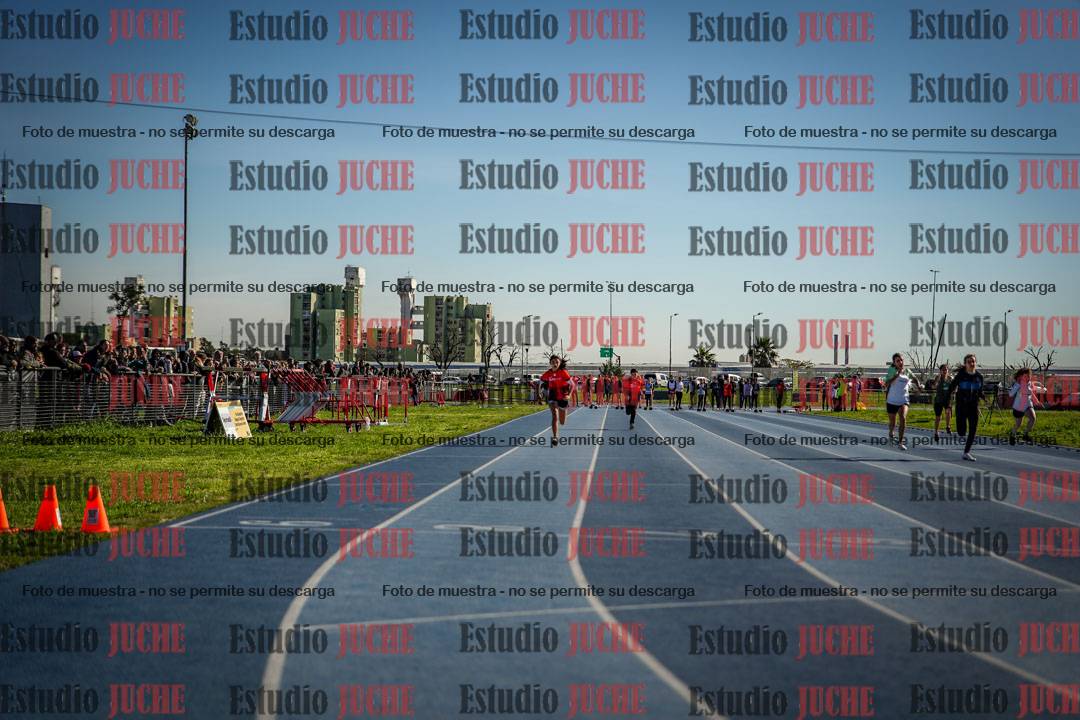 Fotos de los 80 m llanos de mujeres - U14