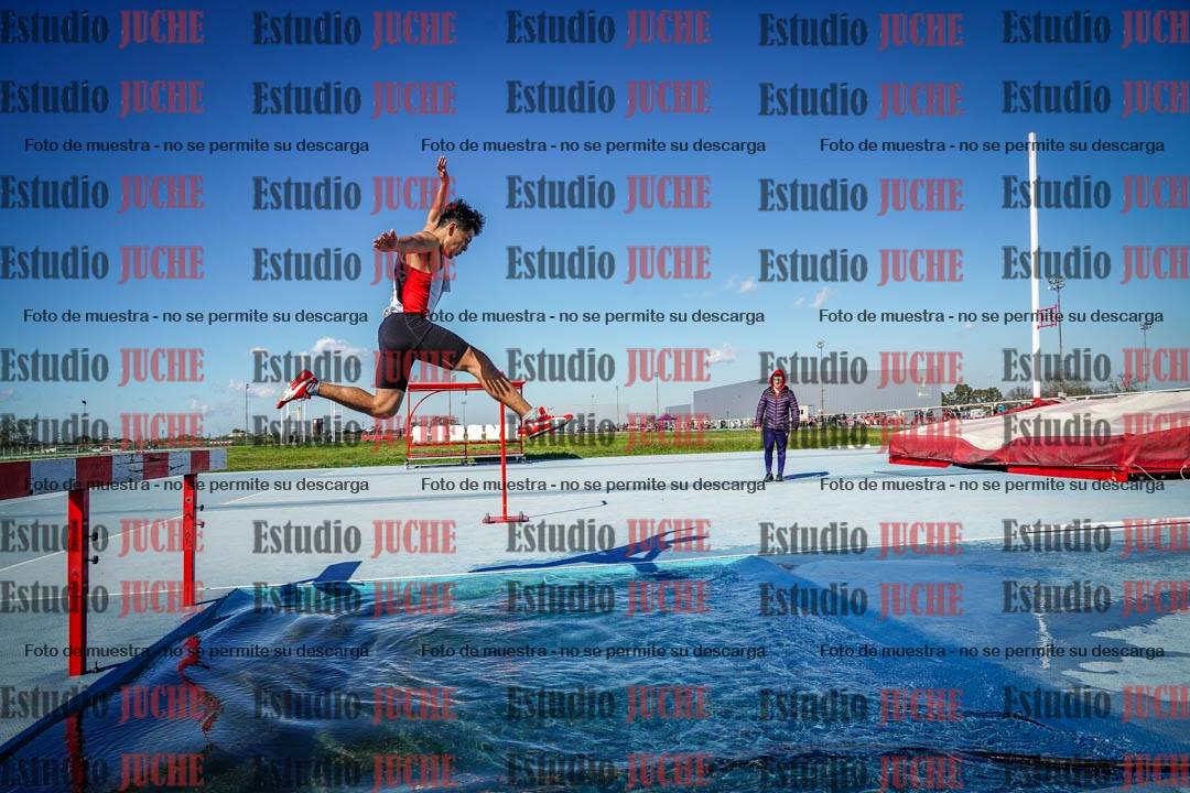 Fotos de los 3000 m con obstáculos de varones