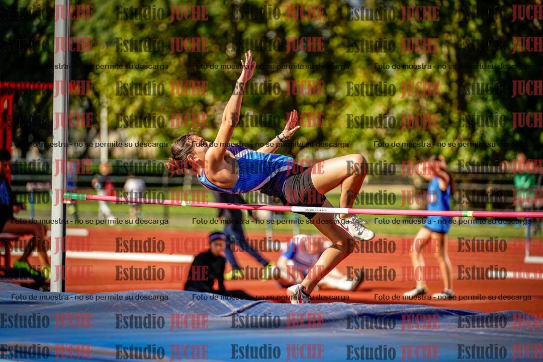 Fotos del salto en alto de mujeres y varones