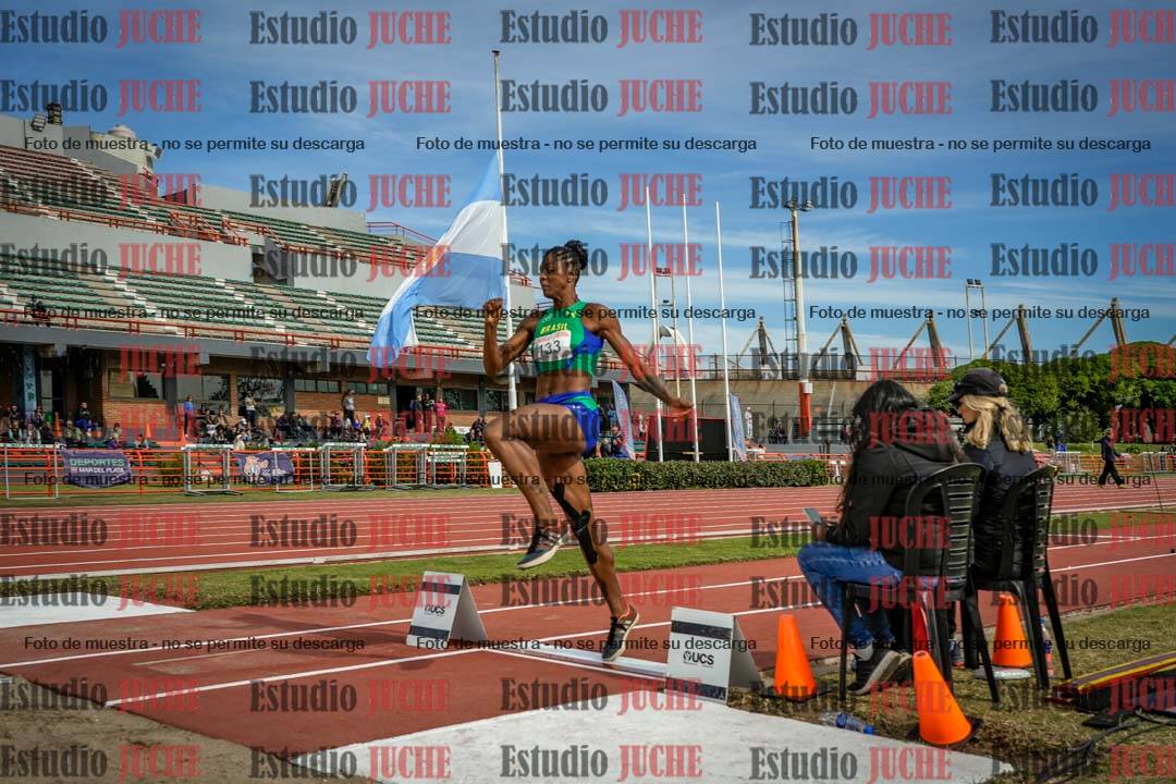 Fotos del salto en largo de mujeres - hepta 5