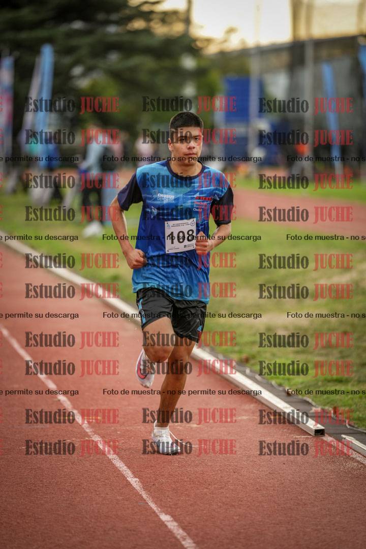 Fotos de los 2000 m con obstáculos de varones