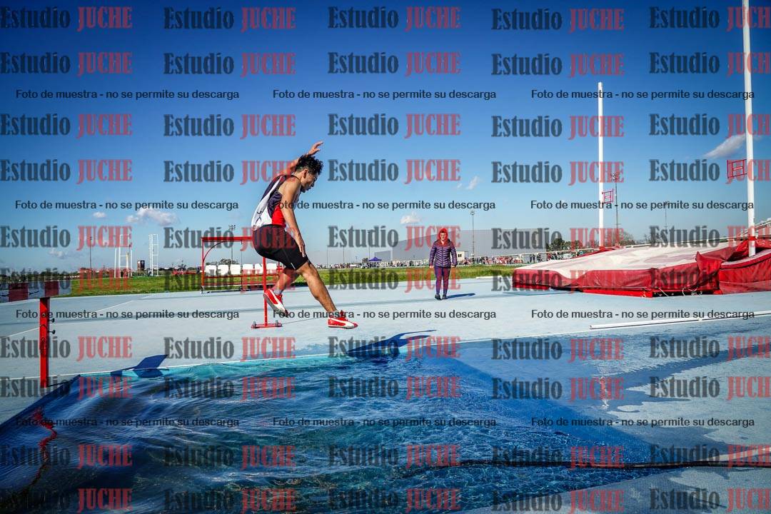 Fotos de los 3000 m con obstáculos de varones