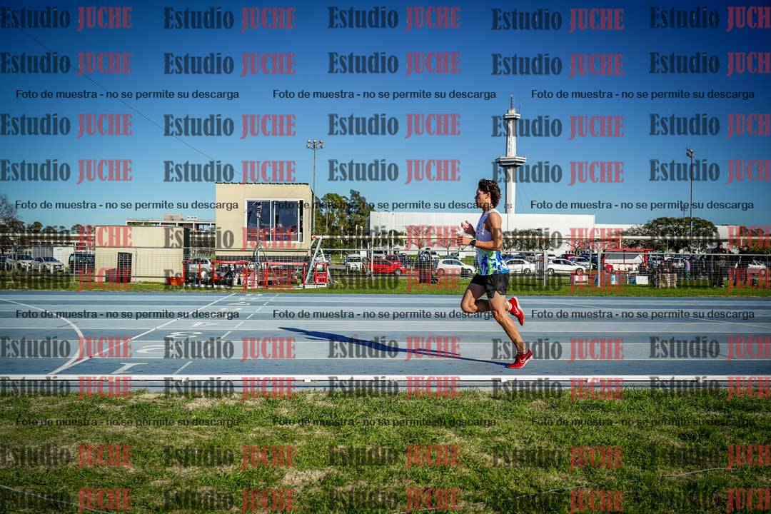 Fotos de los 3000 m con obstáculos de varones