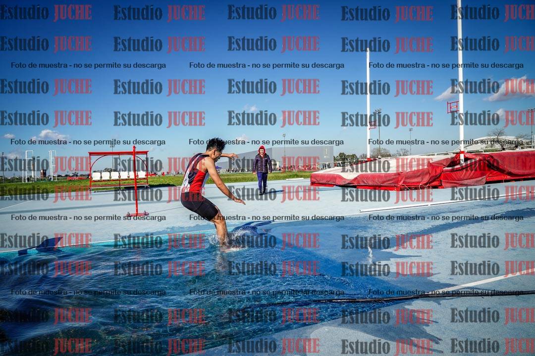 Fotos de los 3000 m con obstáculos de varones