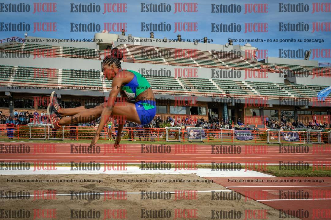 Fotos del salto en largo de mujeres - hepta 5