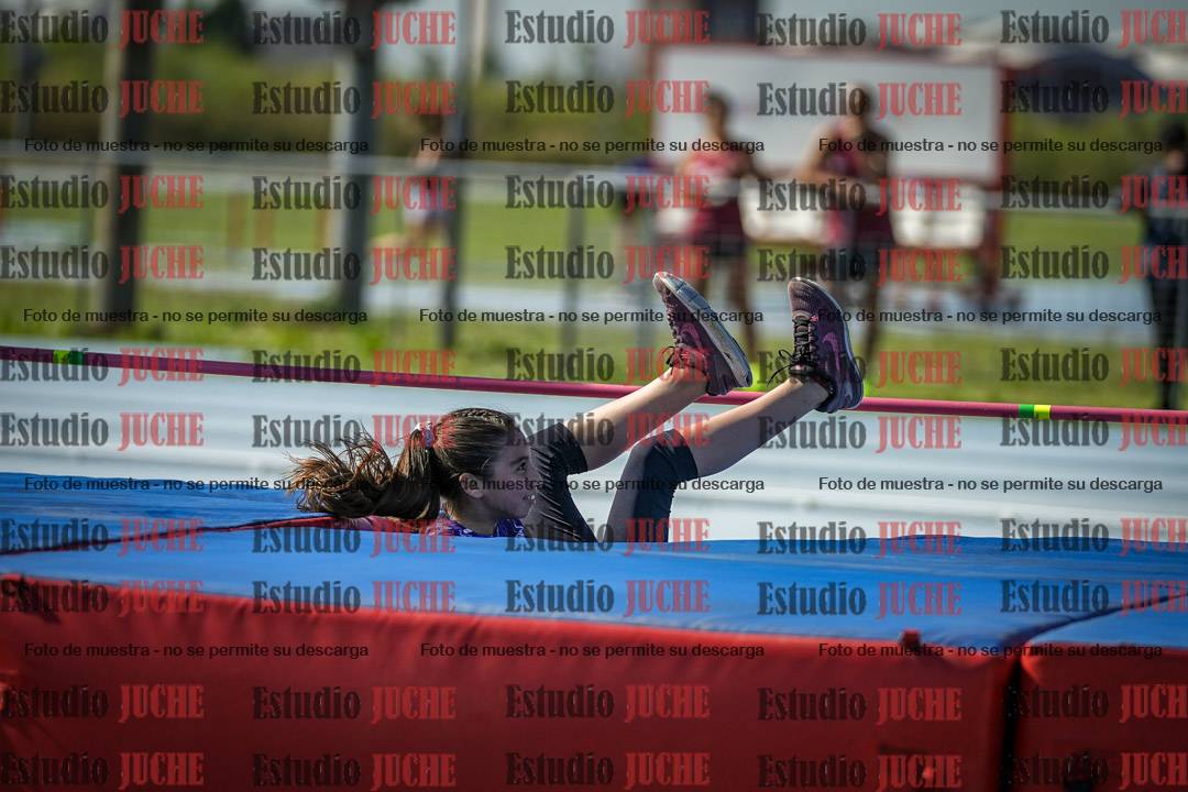 Fotos del salto en alto de mujeres - U12