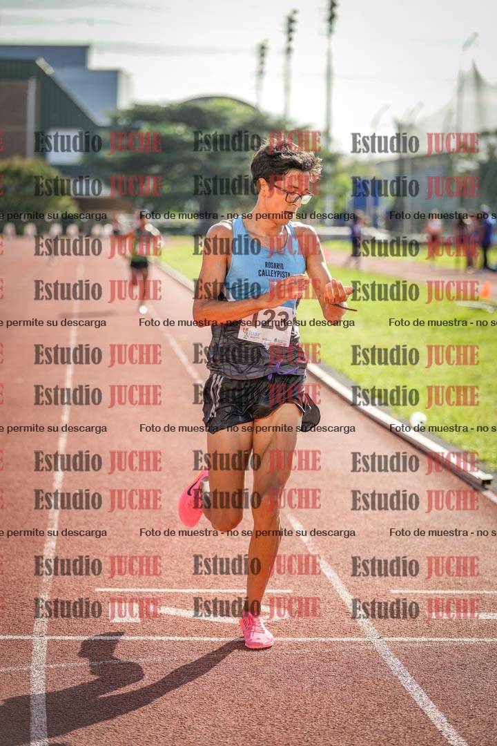 Fotos de los 3000 m con obstáculos de varones