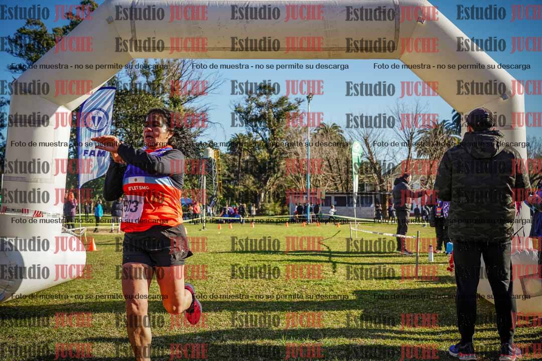 Fotos de la llegada del cross de 4000 m - mujeres