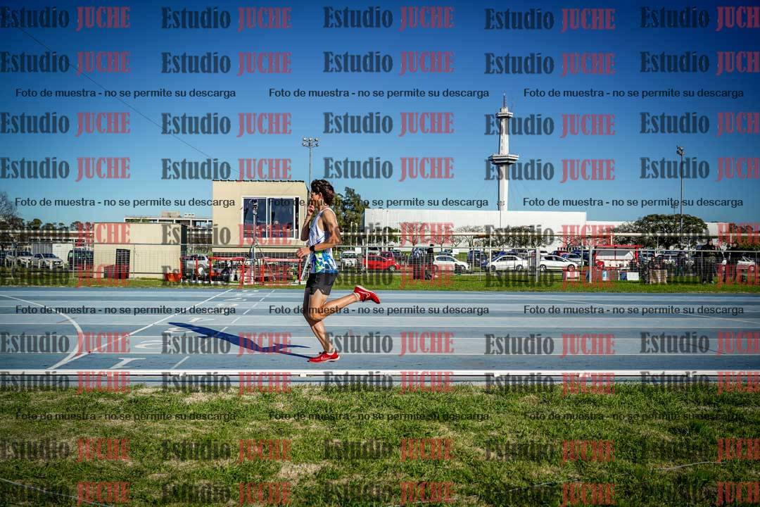 Fotos de los 3000 m con obstáculos de varones