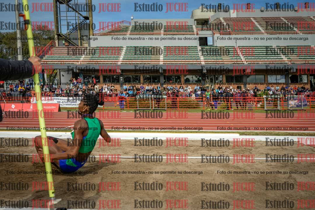 Fotos del salto en largo de mujeres - hepta 5