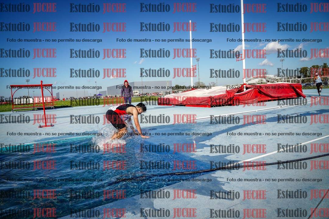 Fotos de los 3000 m con obstáculos de varones