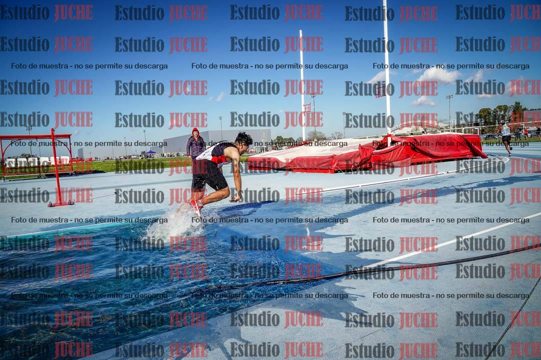 Fotos de los 3000 m con obstáculos de varones