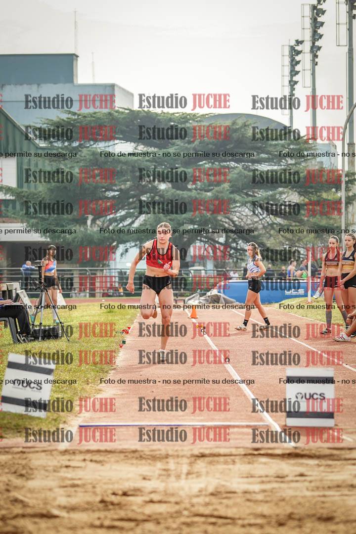 Fotos del salto en largo de mujeres