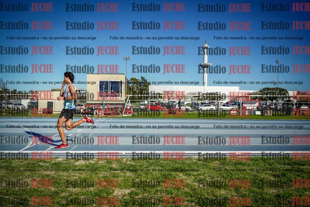 Fotos de los 3000 m con obstáculos de varones