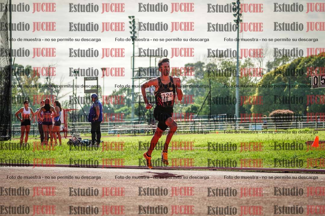 Fotos de los 3000 m con obstáculos de varones