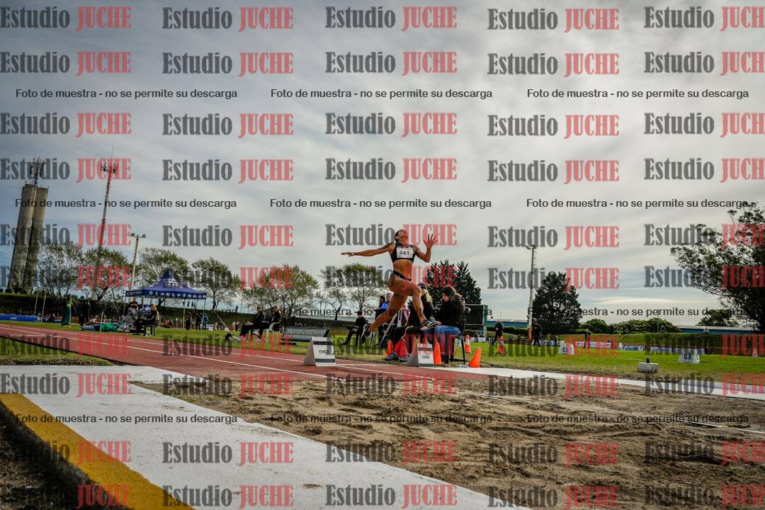 Fotos del salto en largo de mujeres - hepta 5