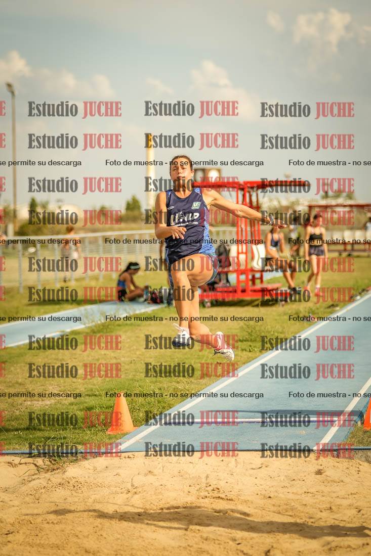 Fotos del salto en largo de mujeres