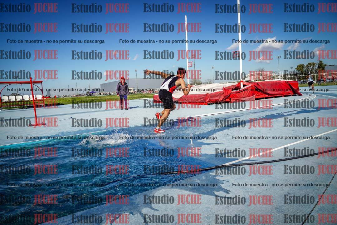 Fotos de los 3000 m con obstáculos de varones