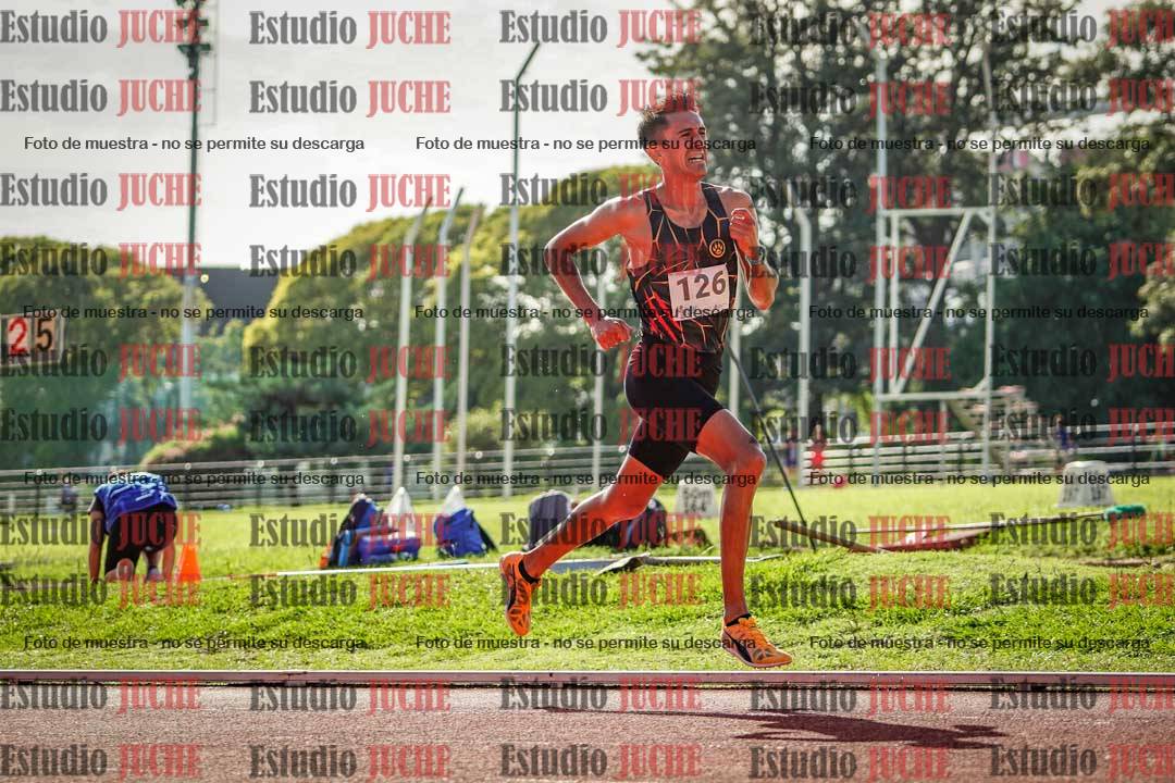 Fotos de los 3000 m con obstáculos de varones