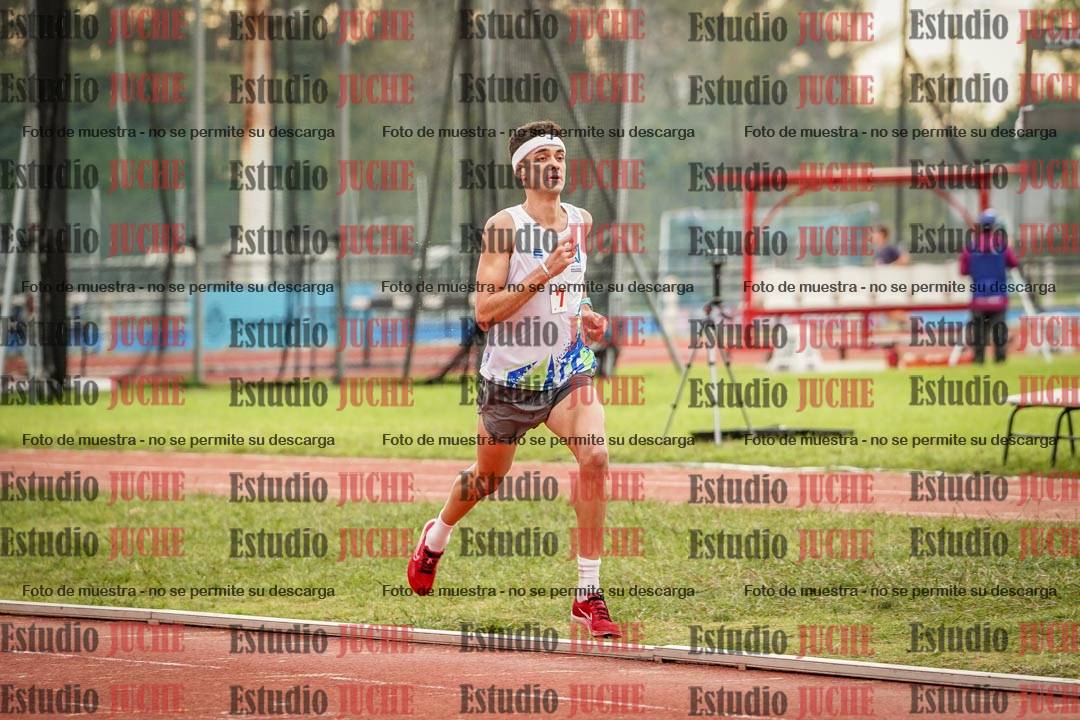 Fotos de los 3000 m con obstáculos de varones