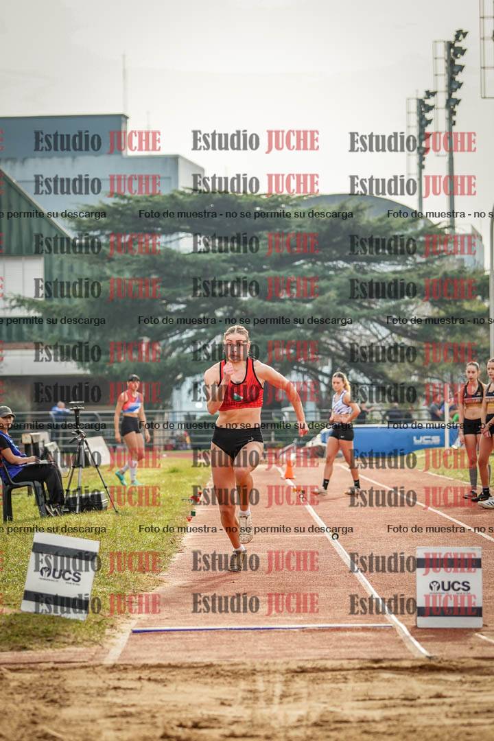 Fotos del salto en largo de mujeres