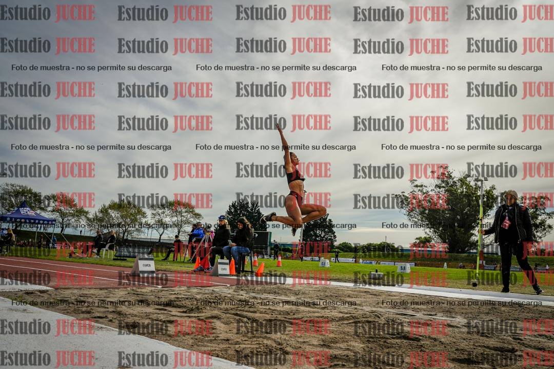 Fotos del salto en largo de mujeres - hepta 5