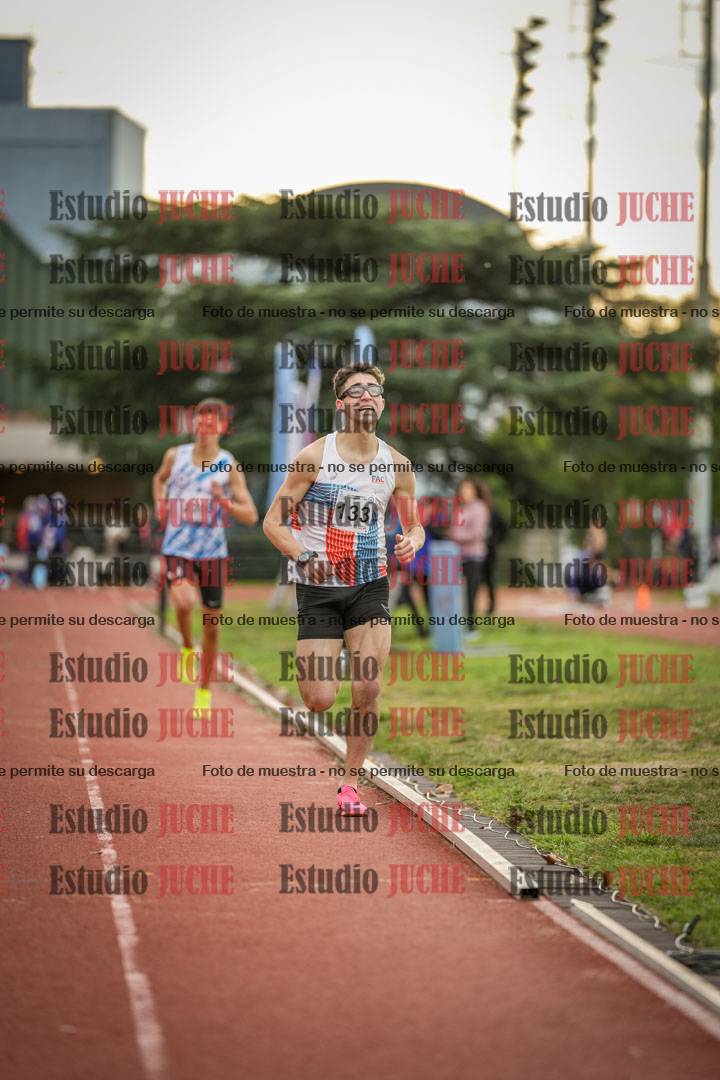 Fotos de los 2000 m con obstáculos de varones