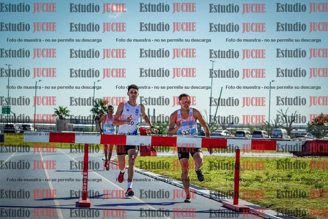 Fotos de los 3000 m con obstáculos de varones