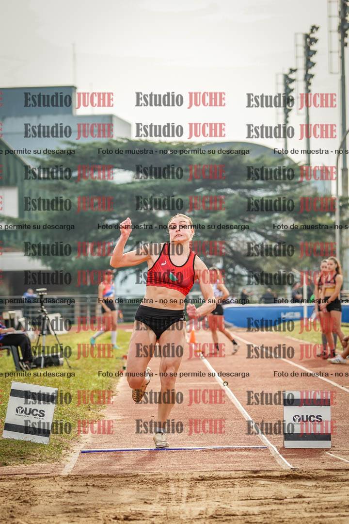 Fotos del salto en largo de mujeres