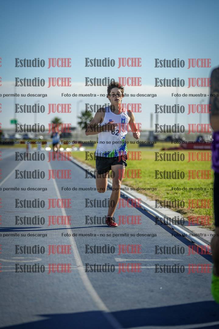 Fotos de los 3000 m con obstáculos de varones