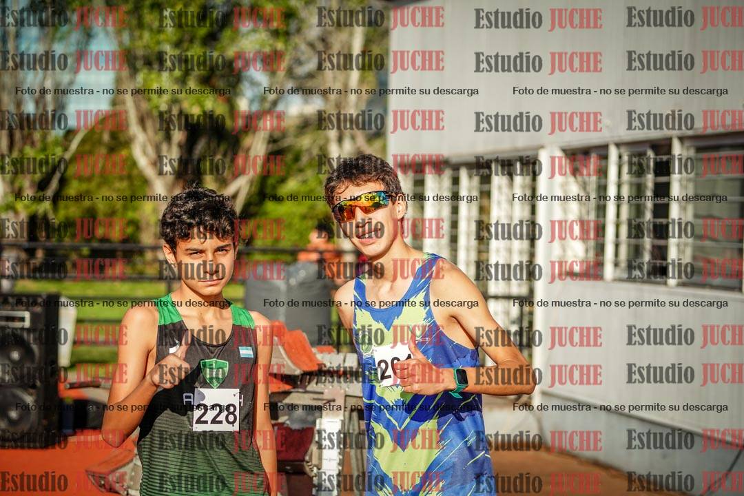 Fotos de los 2000 m con obstáculos de varones