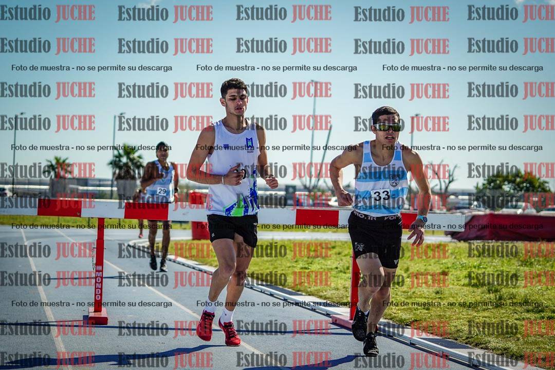 Fotos de los 3000 m con obstáculos de varones