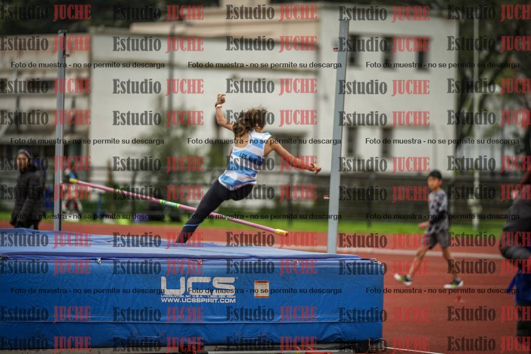 Fotos del salto en alto de mujeres y varones - todos los grupos
