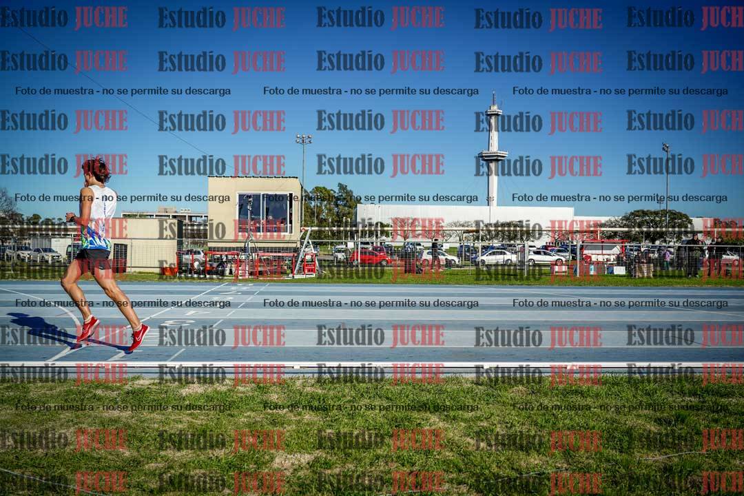 Fotos de los 3000 m con obstáculos de varones