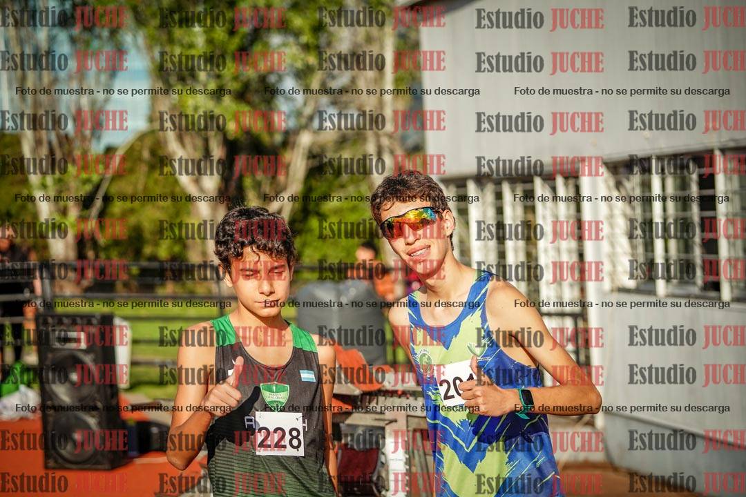Fotos de los 2000 m con obstáculos de varones