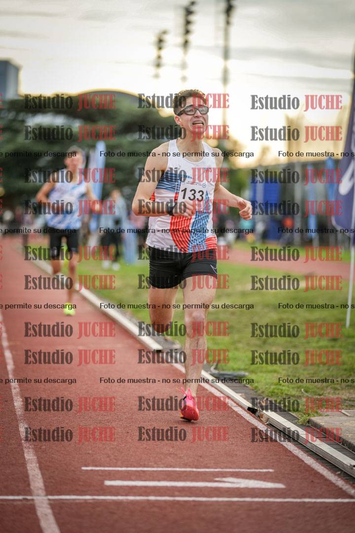 Fotos de los 2000 m con obstáculos de varones