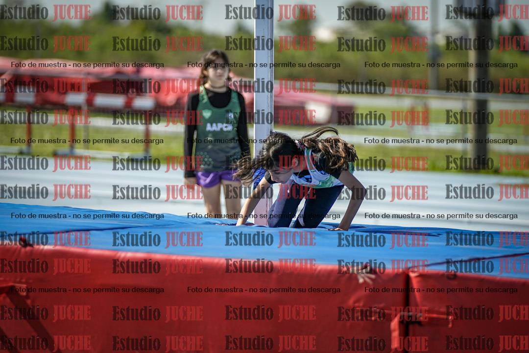 Fotos del salto en alto de mujeres - U12
